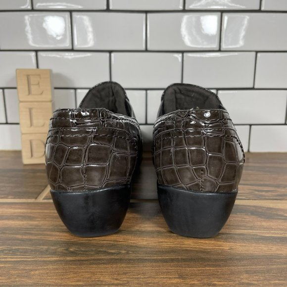 Clarks Bendables Slip On Loafer Dark Taupe Croc Print Faux Leather 36840 Wns 7.5 - Picture 4 of 11